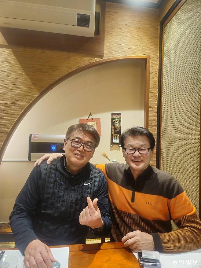 “그동안 내가 방향을 잡으면서 너도 붙잡고 있었던 거 알아?” 계속 묻고 싶다. 둘은 어떤 동지인가요. 유재영 기자 elegant@donga.com