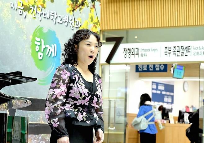 지난 3월 19일 12시 건국대병원 1층 로비에서는 매월 열리는 문화예술공연 '강정원의 정오의 음악회'가 열린다. 이 공연은 건국대병원이 20년째 이어 온 문화예술공연이다.(사진 김기남 기자)
