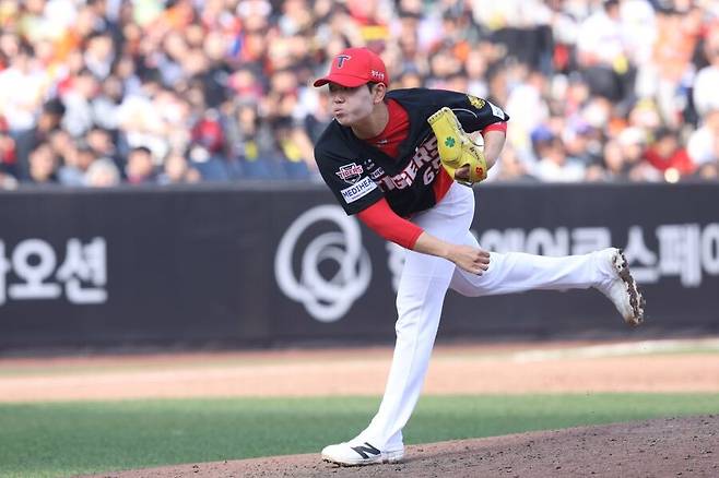 ▲ 11일 대전 한화전에서 위기 상황을 무실점으로 정리하며 팀 승리의 일등공신이 된 성영탁 ⓒKIA타이거즈