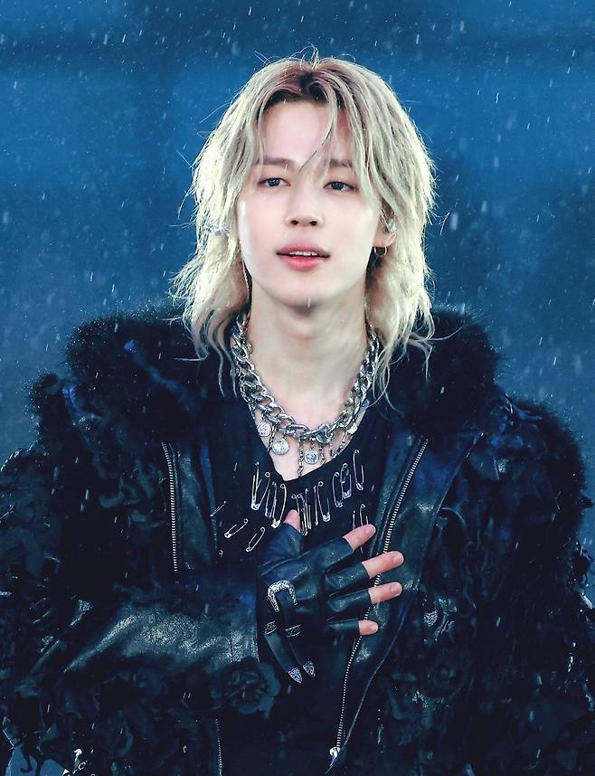 "빗속에서도 갓지민" 방탄소년단 지민, 판타지 무드로 우중 콘서트 압도