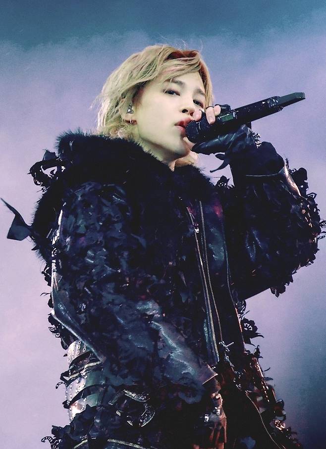 "빗속에서도 갓지민" 방탄소년단 지민, 판타지 무드로 우중 콘서트 압도