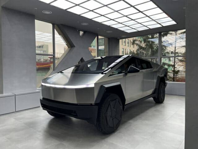 테슬라 강남스토어에 전시된 사이버트럭 (사진=지디넷코리아)