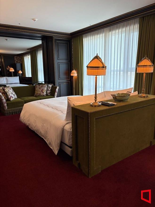 레스케이프호텔의 프레지덴셜 스위트룸. 두 개의 분리된 침실이 양 옆으로 배치된 구조로 가족단위 관광객이 머물기에 적합하다. 권재희 기자.