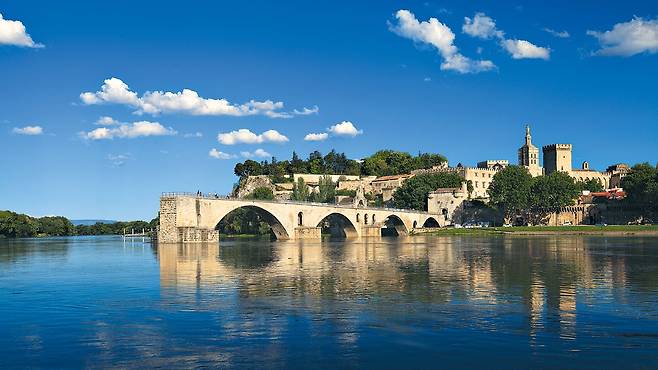 14세기 교황청이 있던 도시, 아비뇽. 화려한 유산이 많이 남아 있다. /한진관광