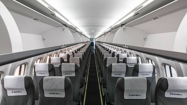 좌석수는 72개. 기내 반입 수화물은 일반 LCC보다 크기 제한이 엄격하다. 탑승 전 크기(35cm x 20cm x 45cm, 합 100cm)와 무게(8kg) 규정을 확인해야 한다.