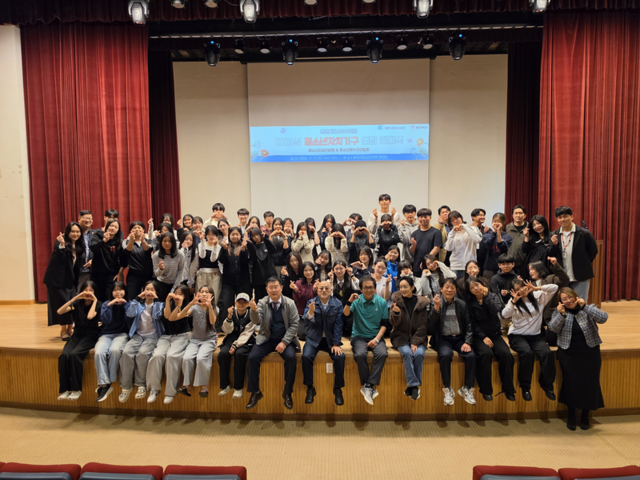 ▲ 춘천시청소년수련관은 11일 수련관 공연장에서 청소년운영위원회와 동아리연합회 소속 청소년 70여 명이 참석한 가운데 ‘2026년 춘천시청소년수련관 자치기구 연합 발대식’을 개최했다.