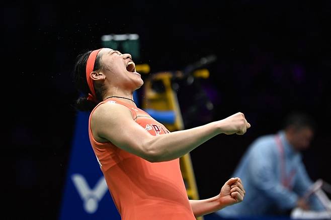 ▲ 왕즈이가 전영오픈 결승전을 연상시키는 놀라운 집중력과 끈기를 보여줬지만 안세영이 맹추격을 보란듯이 뿌리쳤다. 통산 24번째 맞대결에서 안세영은 다시금 절대 우위를 인지시키며 그랜드슬램을 달성했다. ⓒ연합뉴스/AFP