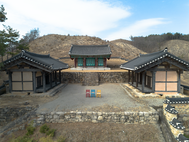 단종관련 영화 ‘왕과 사는 남자’가 역대 흥행을 이끌면서 충신 하위지와 이맹전에 대한 키워드 검색이 급증하고 있다. 사진은 하위지와 이맹전의 위패를 모신 구미 해평면 월암서원. /구미시 제공