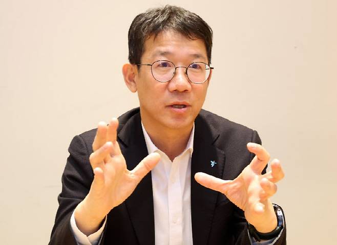 엄태성 하나은행 AI디지털혁신그룹장이 9일 이데일리와 인터뷰하고 있다. (사진=이데일리 방인권 기자)