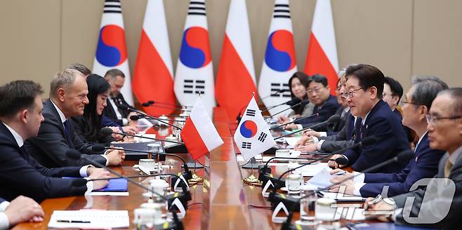 이재명 대통령이 13일 청와대에서 열린 도날드 투스크 폴란드 총리와 확대 회담에서 발언하고 있다. (청와대통신사진기자단) 2026.4.13 ⓒ 뉴스1 이재명 기자