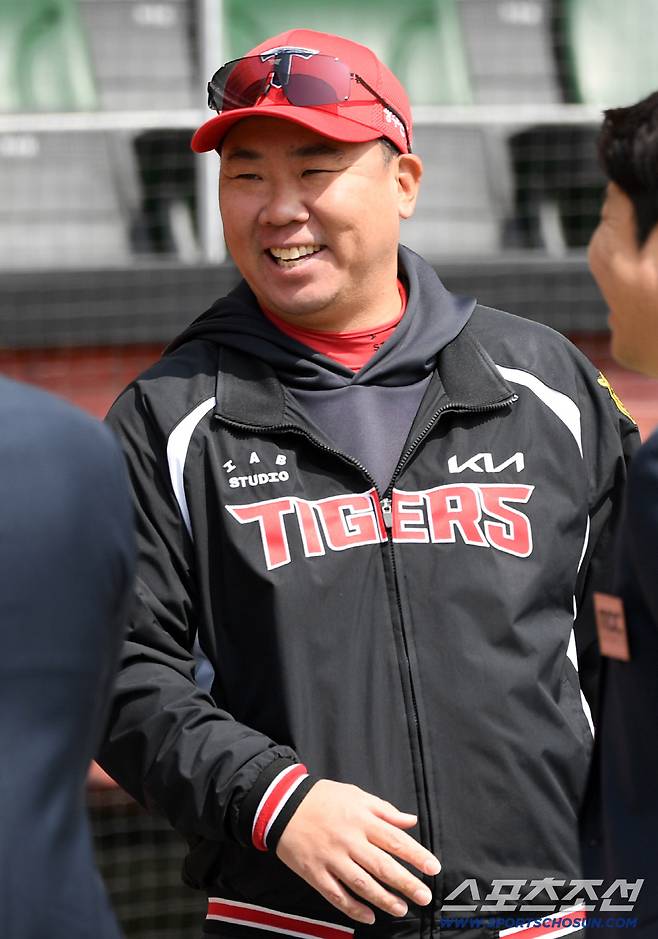 28일 인천 SSG랜더스필드에서 열린 SSG와 KIA의 경기. KIA 이범호 감독이 경기를 준비하고 있다. 인천=박재만 기자 pjm@sportschosun.com/2026.03.28/