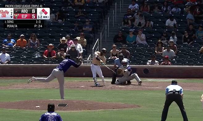 트리플A 엘파소에서 재활을 하고 있는 송성문이 13일(한국시각) 앨버커키 아이조톱스와의 경기에서 7회말 좌전적시타를 터뜨리고 있다. 사진=MiLB.TV 캡처