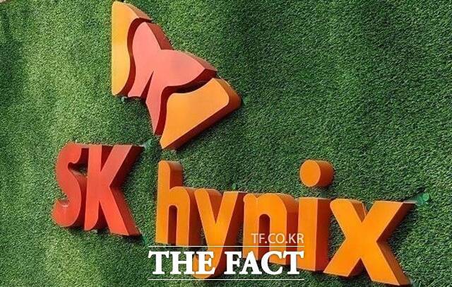 삼성전자가 역대급 실적을 기록하면서 오는 23일 발표되는 SK하이닉스의 1분기 실적에 대한 기대감이 높아지고 있다. /더팩트 DB