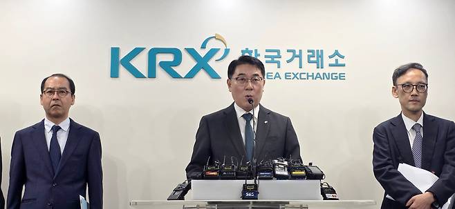 이승우 주가조작 근절 합동대응단장(금융감독원 부원장보)이 지난해 9월 22일 서울 여의도 한국거래소 서울사무소에서 주가조작 근절 합동대응단 브리핑을 하고 있다. /뉴스1