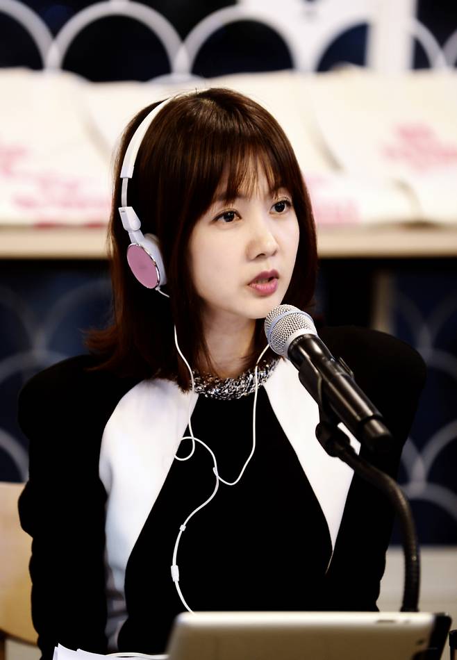 ‘박소현의 러브게임’을 진행 중인 DJ 박소현 (사진=SBS 제공)