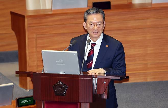 13일 서울 여의도 국회에서 열린 제434국회(임시회) 제4차 본회의 교육·사회·문화 분야에 관한 대정부질문에 나온 정성호 법무부 장관. 뉴스1