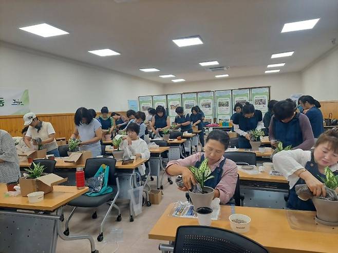 '2025년 여성단체활성화사업 지원' 생활개선회 워크숍 장면 ⓒ서귀포시 제공