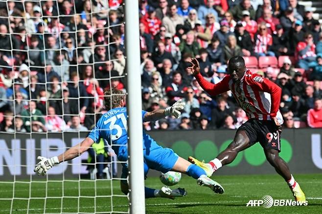 슈팅하는 노르디 무키엘레. /AFPBBNews=뉴스1