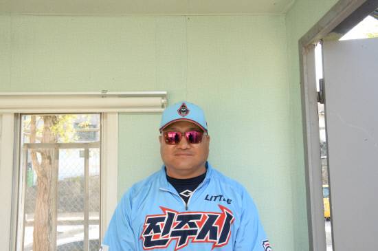 진주시리틀야구단 백종욱 감독.