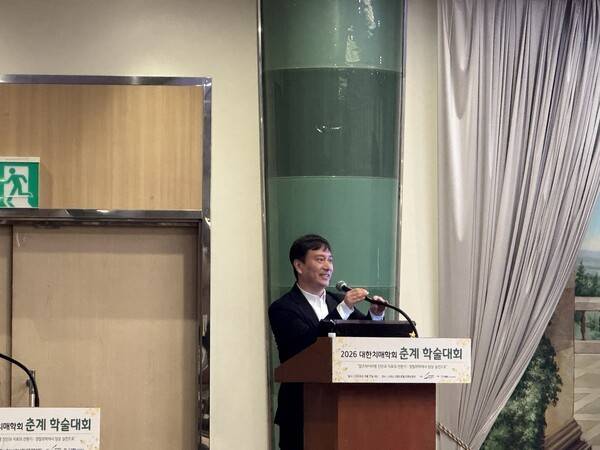 혈액 바이오마커의 임상 도입 한계와 표준화·해석 과제를 중심으로 발표하는 이상국 연세의대 진단검사의학과 교수 / 디멘시아뉴스