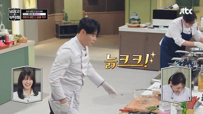 JTBC ‘냉장고를 부탁해’ 방송 화면. 최현석 셰프를 향한 ‘늙크크’ 자막이 쓰였는데, 나이 듦을 희화화 하기 위한 연출로 해석된다. (JTBC '냉장고를 부탁해' 명장면클립 화면 갈무리.)