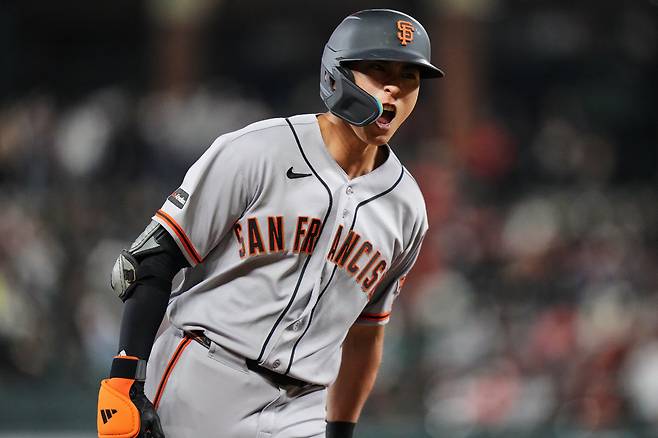 San Francisco Giants' Jung Hoo Lee rounds the bases after hitting a two-run home run during the seventh inning of a baseball game against the Baltimore Orioles, Friday, April 10, 2026, in Baltimore. (AP Photo/Stephanie Scarbrough)
<저작권자(c) 연합뉴스, 무단 전재-재배포, AI 학습 및 활용 금지>