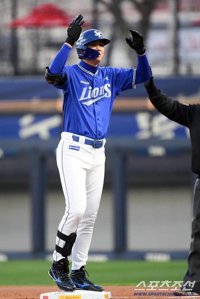 8일 광주 기아챔피언스필드에서 열린 KIA와 삼성의 경기. 1회초 2사 1,3루 삼성 구자욱이 적시타를 날린 뒤 환호하고 있다. 광주=박재만 기자 pjm@sportschosun.com/2026.04.08/