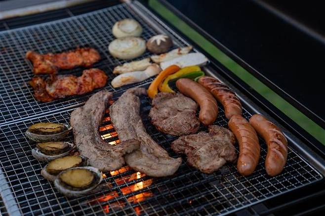 별빛그릴BBQ 세트 연출 이미지.ⓒ엘리시안 강촌