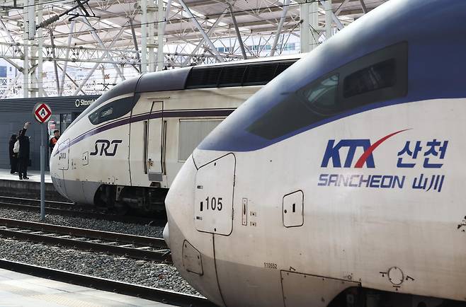 서울 용산구 서울역에서 부산발 SRT가 정차하고 있다. (자료사진) 뉴스1