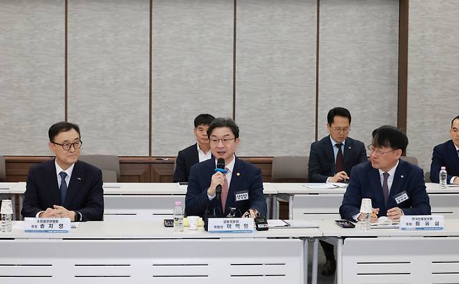 (서울=뉴스1) = 이억원 금융위원장이 9일 오후 서울 중구 은행회관에서 국제회의실에서 열린 제3차 신용평가체계 개편 T/F 회의에서 발언을 하고 있다. (금융위원회 제공. 재판매 및 DB 금지) 2026.4.9/뉴스1 Copyright (C) 뉴스1. All rights reserved. 무단 전재 및 재배포, AI학습 이용 금지. /사진=(서울=뉴스1)