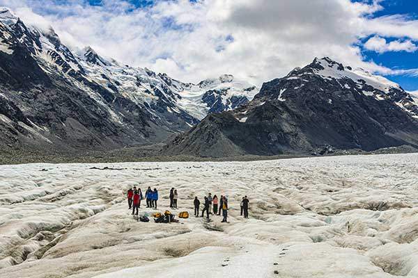 먼저 도착한 빙하탐방객들.