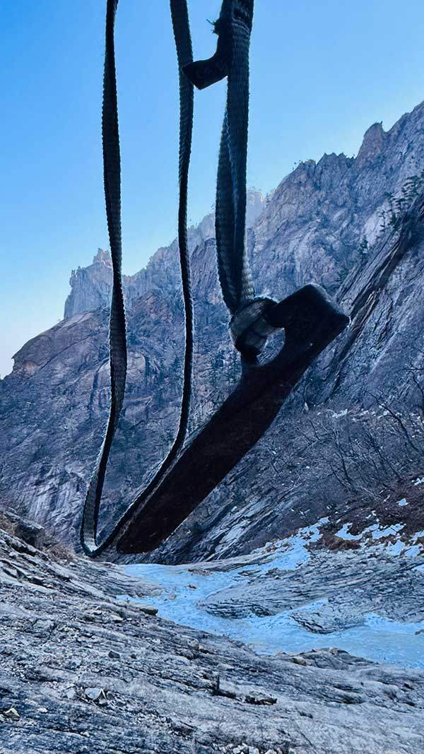 우벽에서 뽑혀 던져진 하켄. 집에 잘 보관하고 있다.