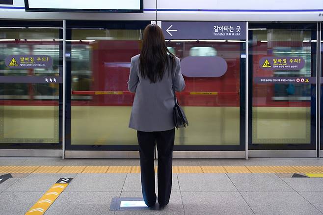 30대가 주택 구입 대출의 절반(49.7%)을 차지하며, 자기자본보다 대출 비중이 커지는 구조가 시장의 기본 패턴으로 자리 잡고 있다. 게티이미지