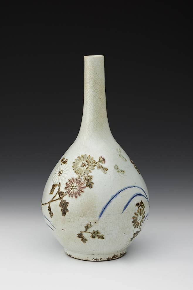 백자청화철채동채초충난국문병. 간송미술문화재단 제공