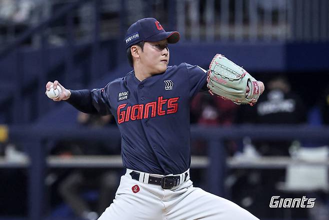 롯데 최준용이 12일 고척 키움전에 등판해 역투하고 있다. 사진제공|롯데 자이언츠