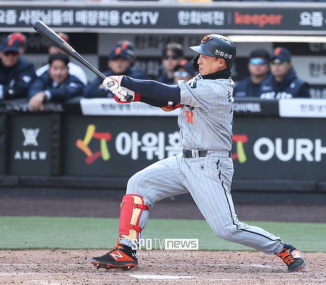 ▲ 손아섭이 트레이드됐다. 한화 이글스는 14일 두산 베어스와의 트레이드를 공식 발표했다. 손아섭을 두산에 내주는 대신 좌완투수 이교훈과 현금 1억5000만원을 받기로 했다. 두산은 베테랑 타자인 손아섭이 충분한 경쟁력을 갖추고 있다고 판단해 타선 강화를 위해 영입을 결정했다. ⓒ곽혜미 기자