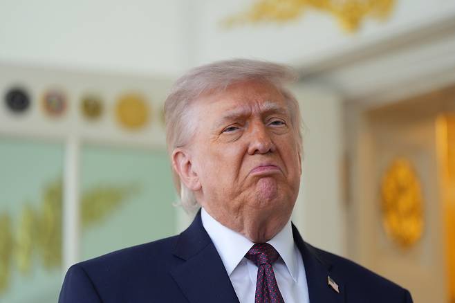 도널드 트럼프 미국 대통령이 13일(현지시간) 백악관에서 발언하고 있다.(워싱턴D.C./AP연합뉴스)