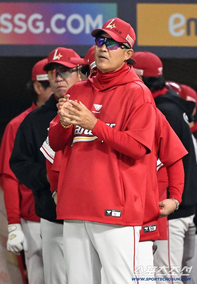 15일 인천SSG랜더스필드에서 열린 SSG와 두산의 경기. 승리한 SSG 이숭용 감독이 기뻐하고 있다. 인천=박재만 기자 pjm@sportschosun.com/2026.04.15/