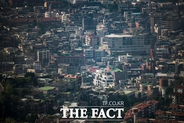 국토연구원에 따르면 국민 10명 중 8명은 다지역 거주를 시도할 의향이 있었지만 어려움을 겪는 이유로 주거비와 생활비 등 금전적 부담을 꼽았다. /뉴시스