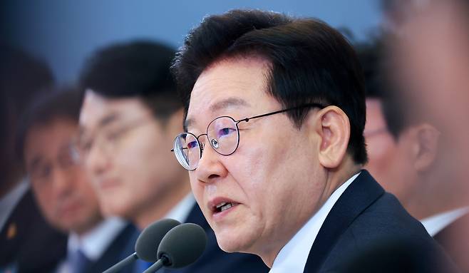 이재명 대통령이 15일 청와대에서 열린 규제합리화위원회 제1차 전체회의에서 발언하고 있다. 연합뉴스