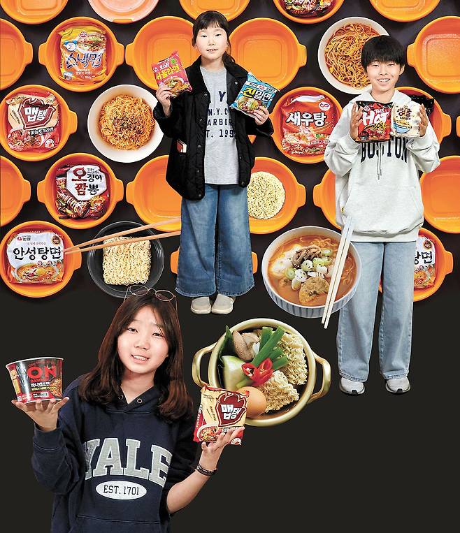 김서은·곽준혁·박서현(위에서부터 시계방향) 학생기자가 ‘2026 대한민국 라면박람회’ 현장을 찾아 K-라면의 인기 비결과 발전 방향에 대해 알아봤다.