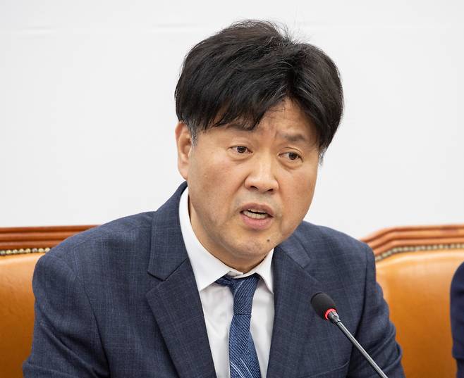 김용 전 민주연구원 부원장이 지난 13일 국회에서 기자 간담회를 하고 있다. /연합뉴스