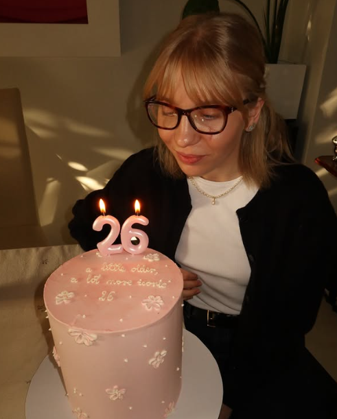 ▲ 이탈리아 밀라노 아이스스케이팅 아레나에서 열린 2026 밀라노ㆍ코르티나담페초 동계올림픽 쇼트트랙 여자 1,500m 준준결승에서 폴란드 카밀라 셀리에르는 산토스-그리즈월드의 스케이트 날에 왼쪽 눈 부위를 긁혀 출혈 증세를 보였고 한동안 일어나지 못하다가 들것에 실려나갔다.