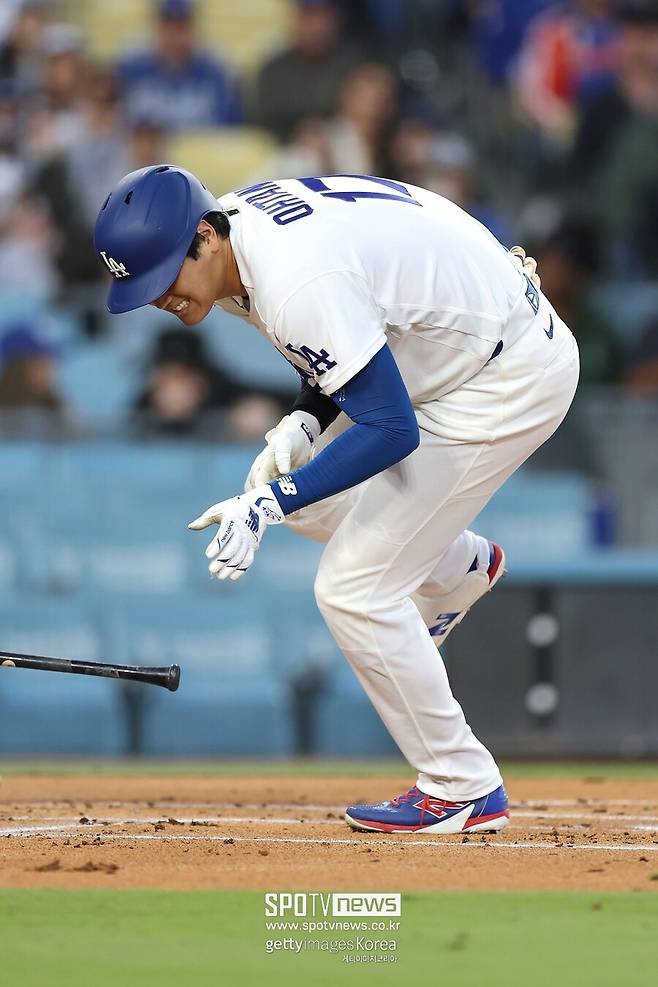 ▲ 지난 14일(한국시간) 경기에서 뉴욕 메츠 선발 데이비드 피터슨이 던진 94마일(약 151.3km) 싱커에 오른쪽 어깨를 맞았던 오타니 쇼헤이