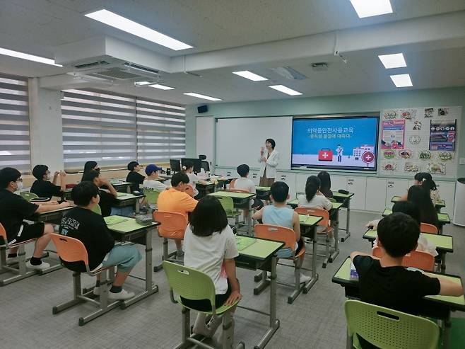 지난해 초등학생 대상 의약품 안전사용 교육 모습. 성동구 제공