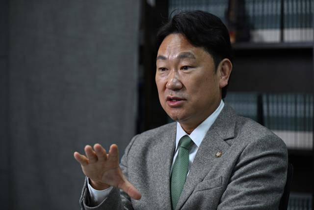 곽상언 더불어민주당 의원이 3일 서울 여의도 국회 의원회관에서 한국일보와 인터뷰하고 있다. 박시몬 기자