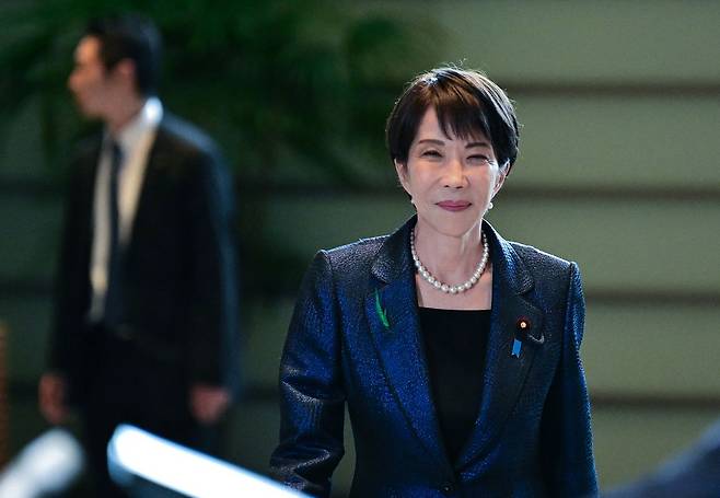다카이치 사나에 일본 총리가 지난 15일 일본 도쿄 총리 관저로 들어서고 있다. EPA=연합뉴스