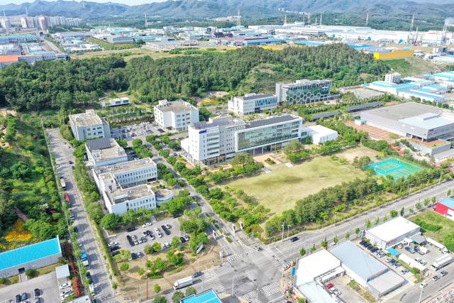 구미국가4산업단지 한 가운데 자리잡은 구미전자정보기술원 전경. GERI제공