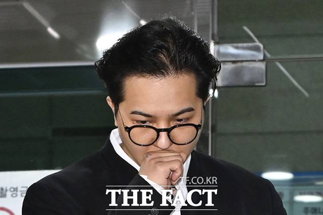 서울서부지법 형사10단독 성준규 판사는 21일 오전 병역법 위반 혐의로 기소된 송민호 씨와 마포주민편익시설 책임자 이모 씨에 대한 첫 공판을 열었다. /송호영 기자