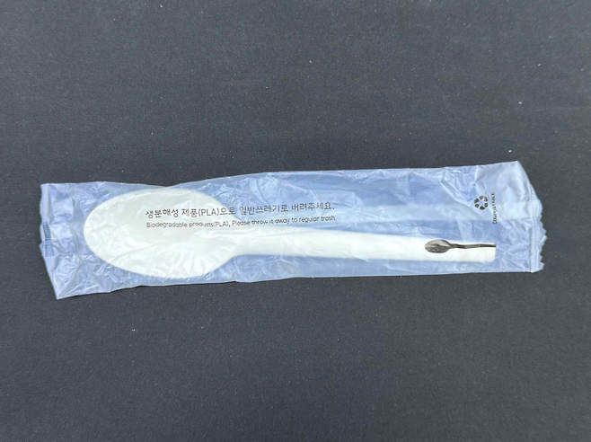 샐러디가 강매한 친환경숟가락. 공정거래위원회.